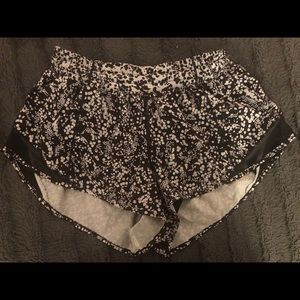 Lululemon Hotty Hot Short 2.5” size 6
